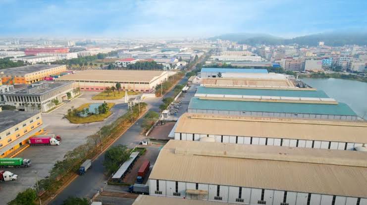 To&agrave;n cảnh hạ tầng quy m&ocirc; tại KCN Quế V&otilde; - nơi tập trung nhiều nh&agrave; m&aacute;y sản xuất c&ocirc;ng nghệ cao.