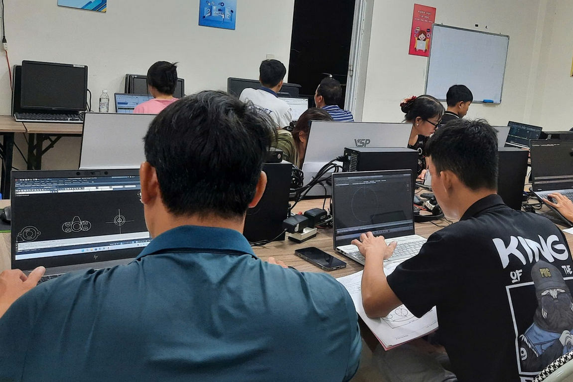 Giao diện phần mềm lập tr&igrave;nh PLC với c&aacute;c khối lệnh logic phức tạp đi k&egrave;m ch&uacute; th&iacute;ch bằng tiếng Trung chuy&ecirc;n ng&agrave;nh điện c&ocirc;ng nghiệp.