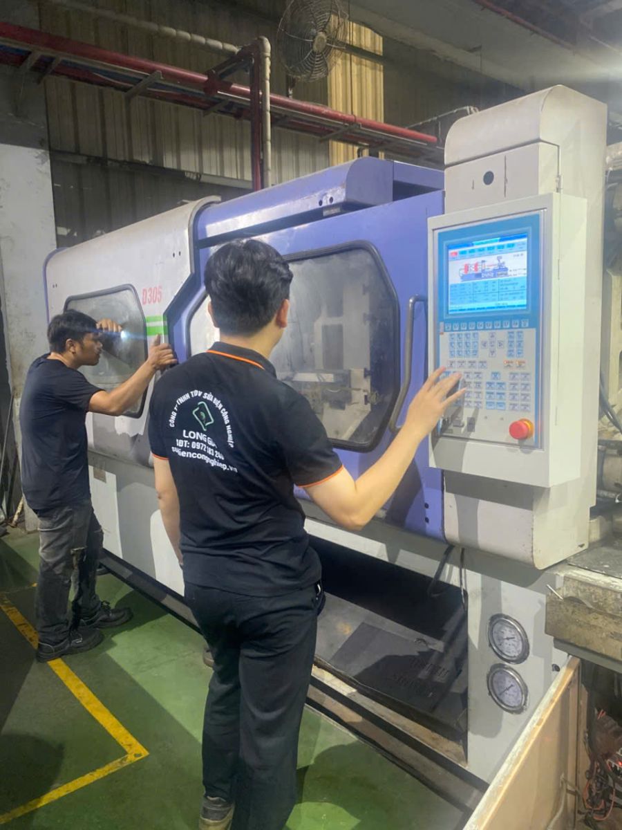 Hệ thống nhà xưởng quy mô lớn và các dây chuyền sản xuất cơ khí, ép nhựa hiện đại tại Khu công nghiệp Quế Võ Bắc Ninh.